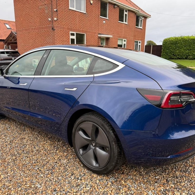 Tesla, Model 3